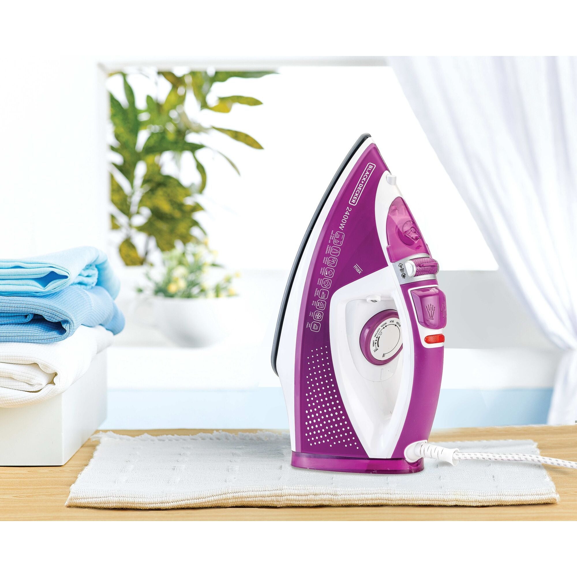 Black & Decker 2400W Steam Iron With Auto Shutoff