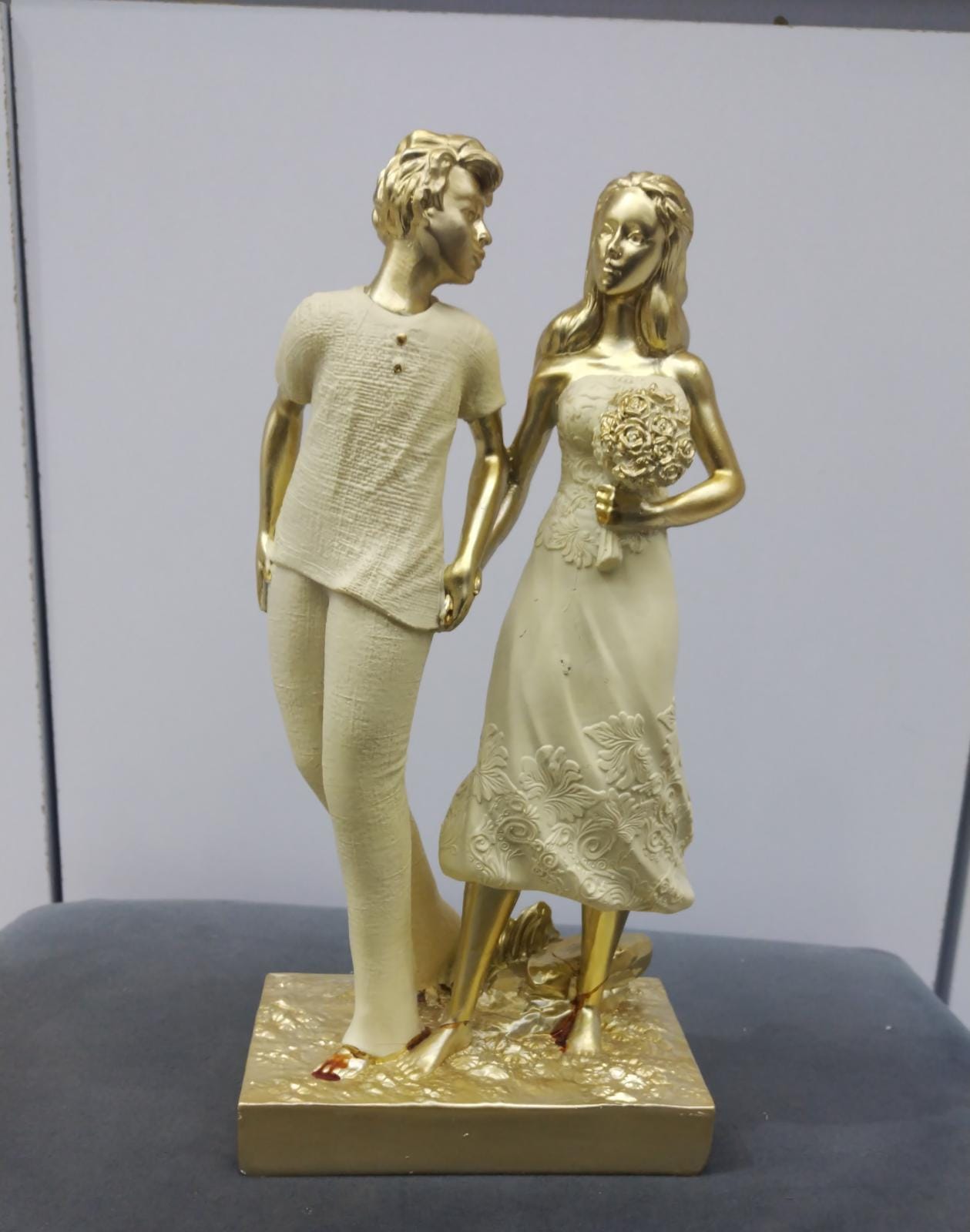 Sculpture Romantic Couple Figurines with Flower Bucky Painted | Home Decor | Halabh.com