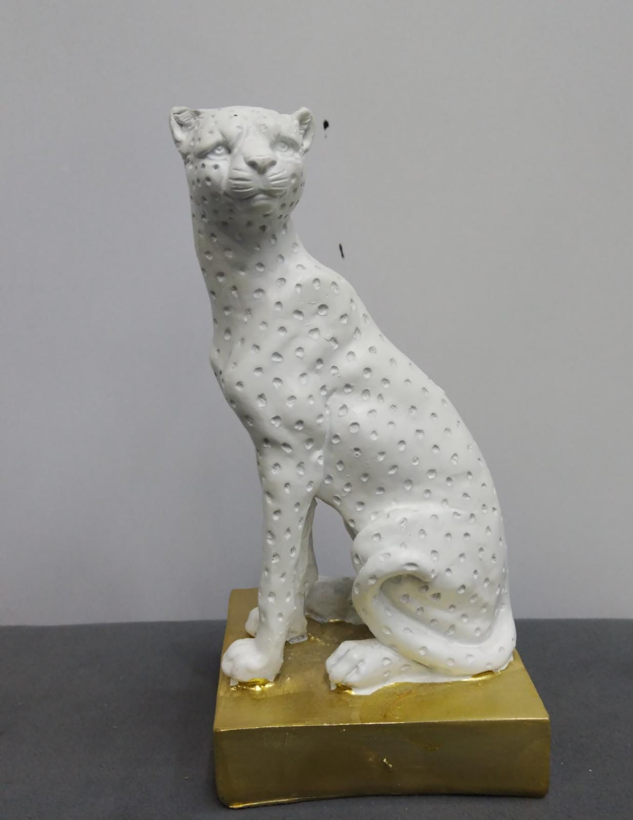 Sculpture Exquisite Leopard White